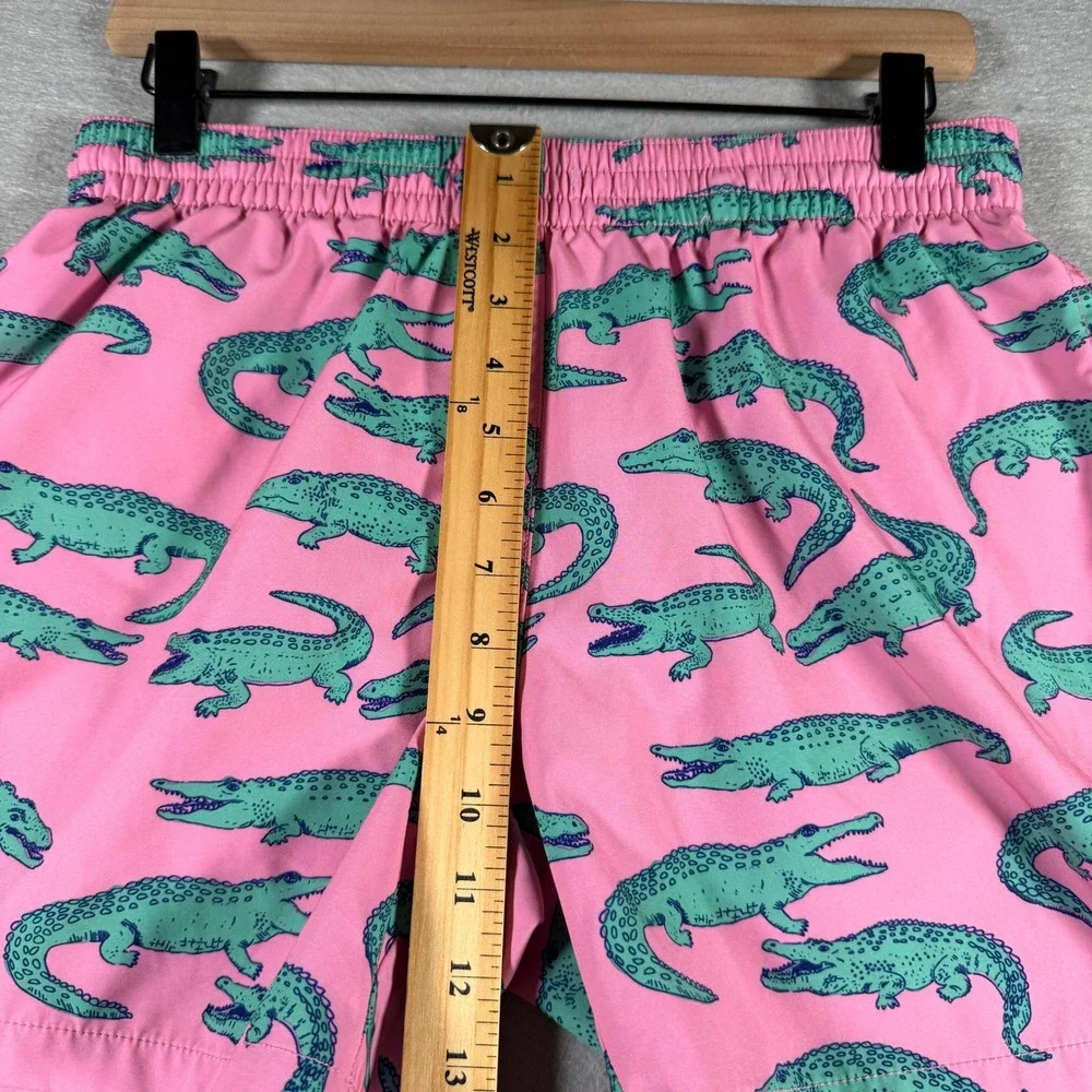 Chubbies Mens Pink Alligator Print Swim Trunks 5.5 Inseam Small ES24SW0013H